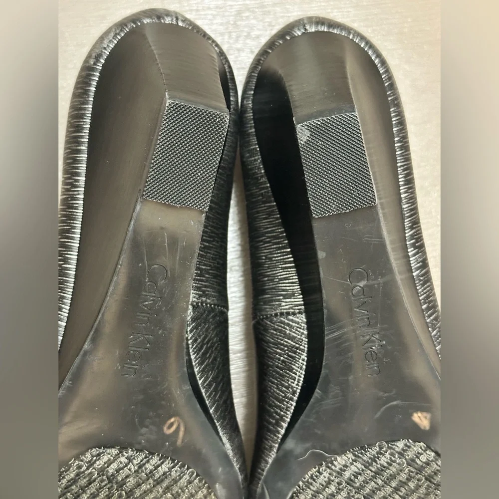 Calvin Klein Wedge Pumps Saxton Metallic Silver Textured Comfort Sole Womens 10M